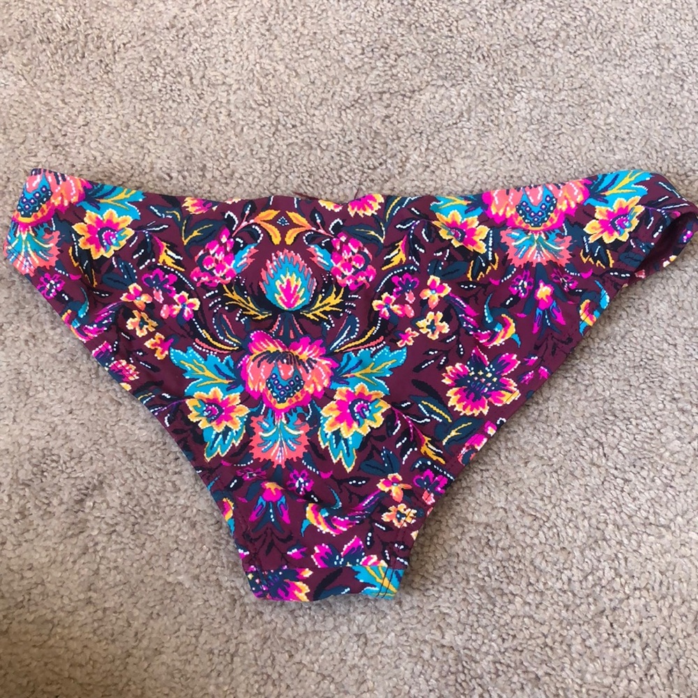 Bikini - Picture 5 of 6
